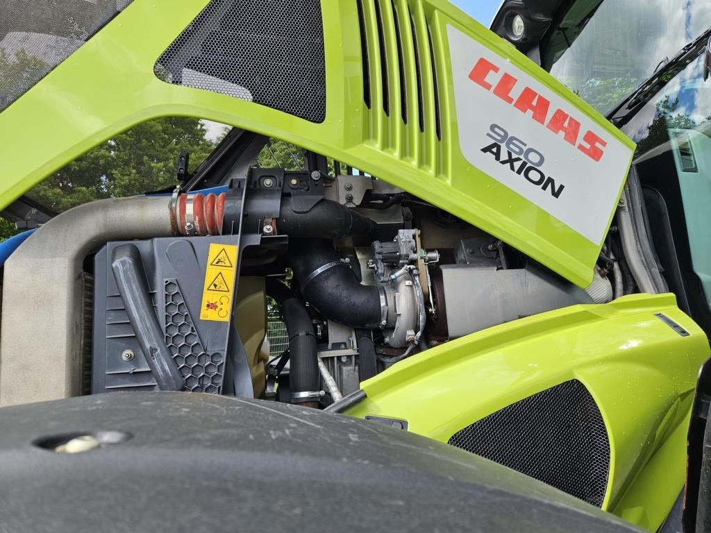 Farm tractor CLAAS AXION 960 CMATIC