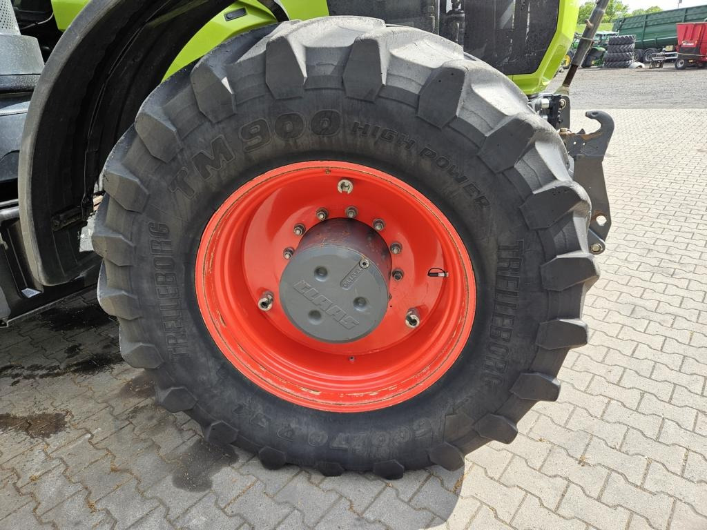 Farm tractor CLAAS AXION 960 CMATIC