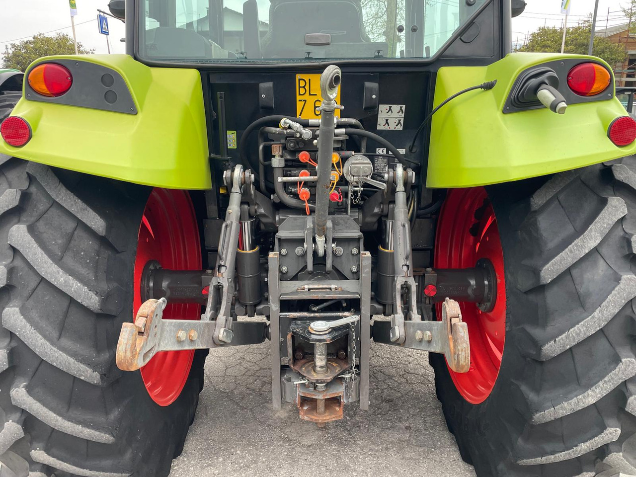 Farm tractor CLAAS AXOS 340