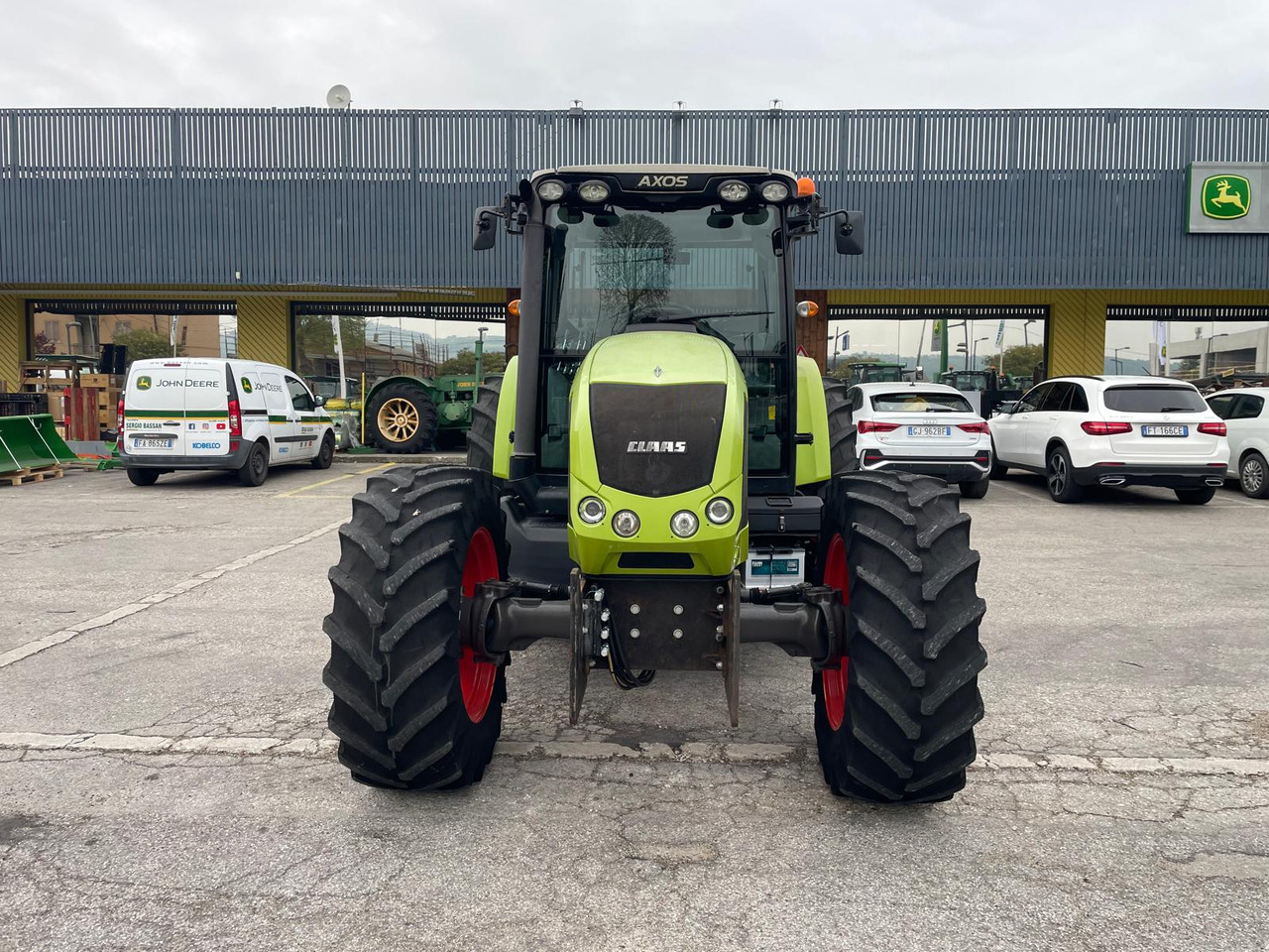 Farm tractor CLAAS AXOS 340