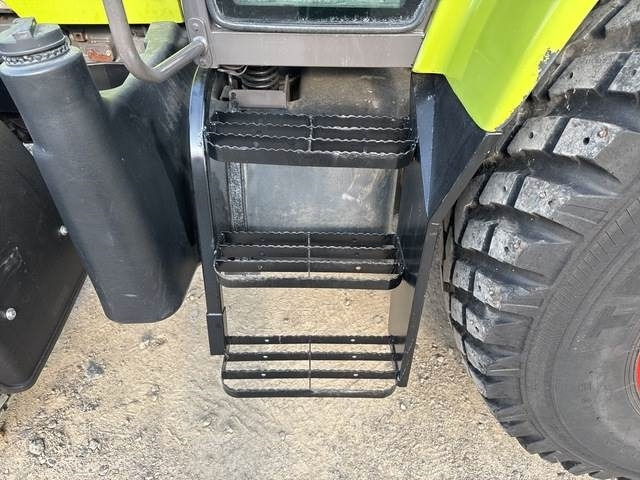 Farm tractor CLAAS Ares 577
