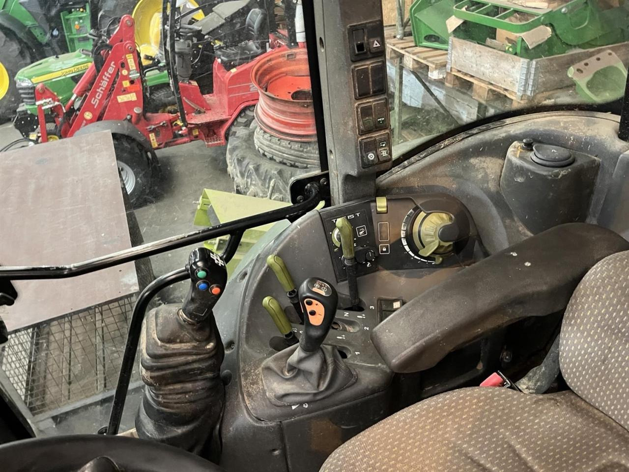 Farm tractor CLAAS Arion 420