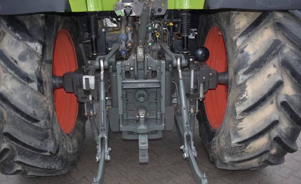 Farm tractor CLAAS Arion 630 CIS