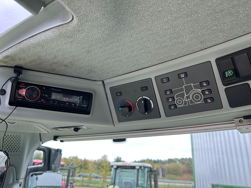 Farm tractor CLAAS Arion 660