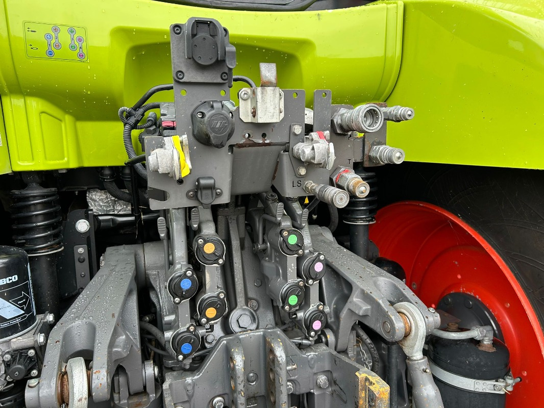 Farm tractor CLAAS Arion 660