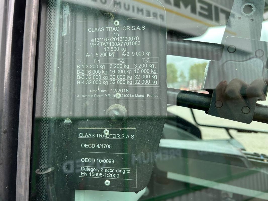 Farm tractor CLAAS Arion 660