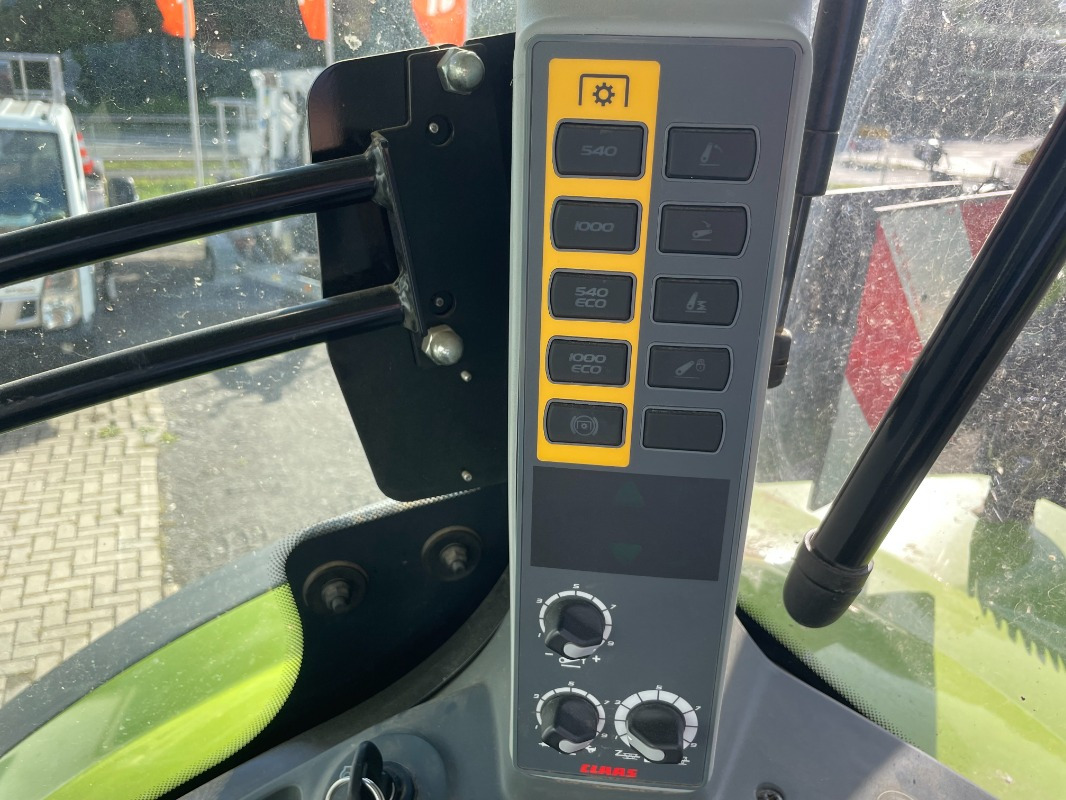 Farm tractor CLAAS Arion 660 CMATIC