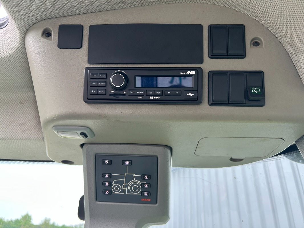 Farm tractor CLAAS Axion 810