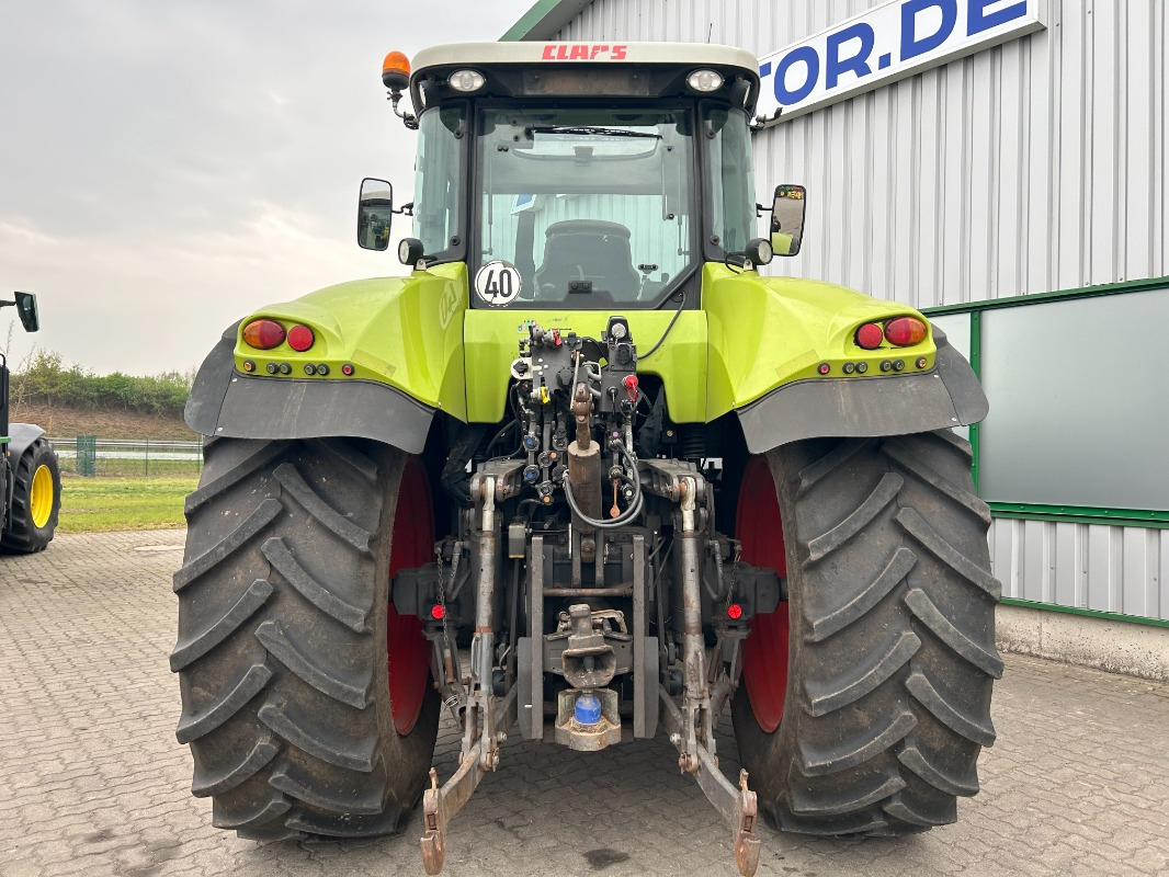 Farm tractor CLAAS Axion 810