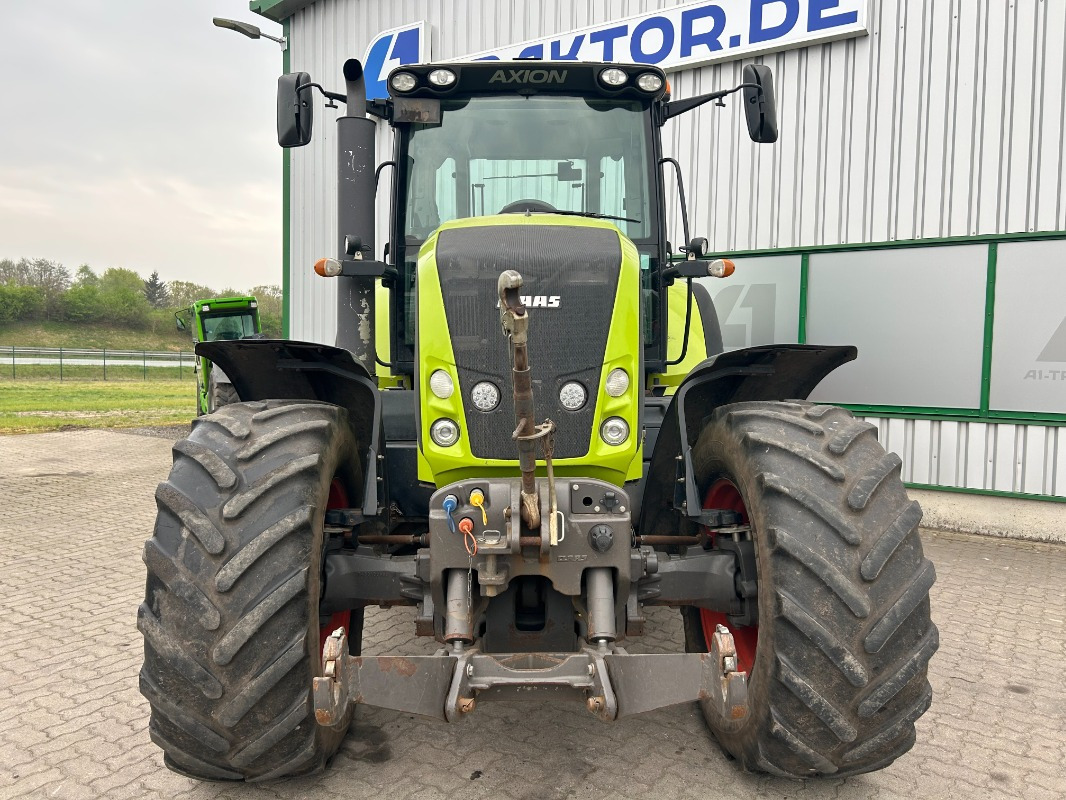 Farm tractor CLAAS Axion 810