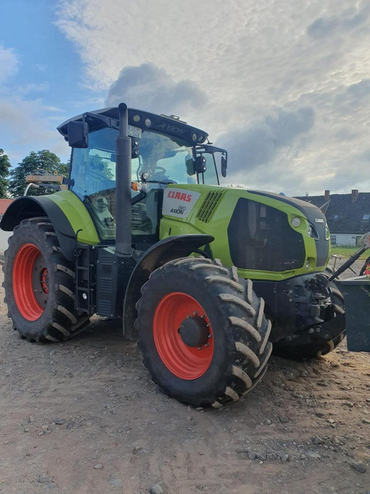 Farm tractor CLAAS Axion 810