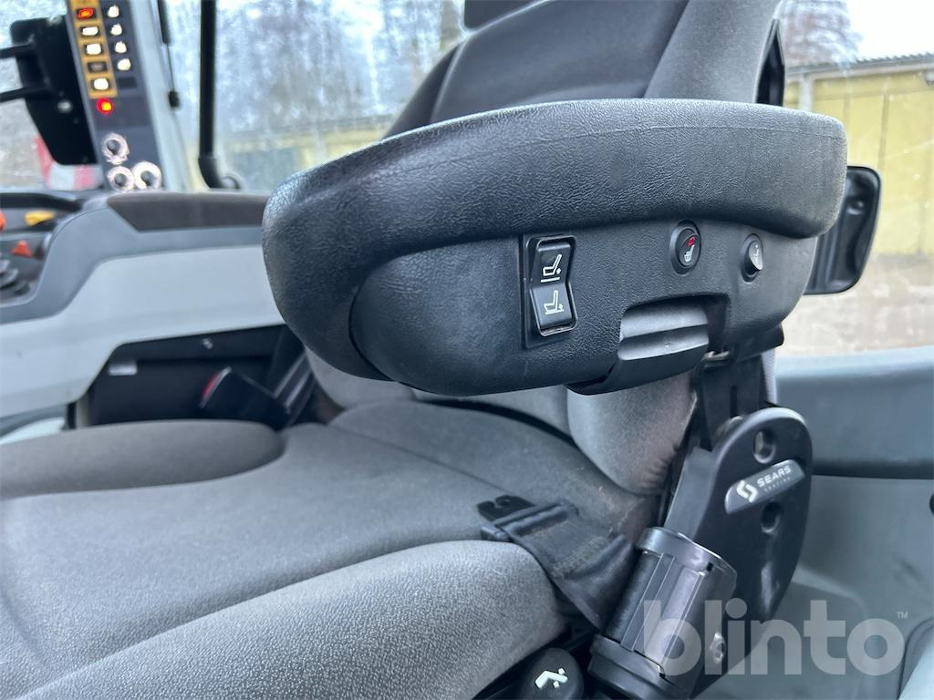 Farm tractor CLAAS Axion 810 (2020)