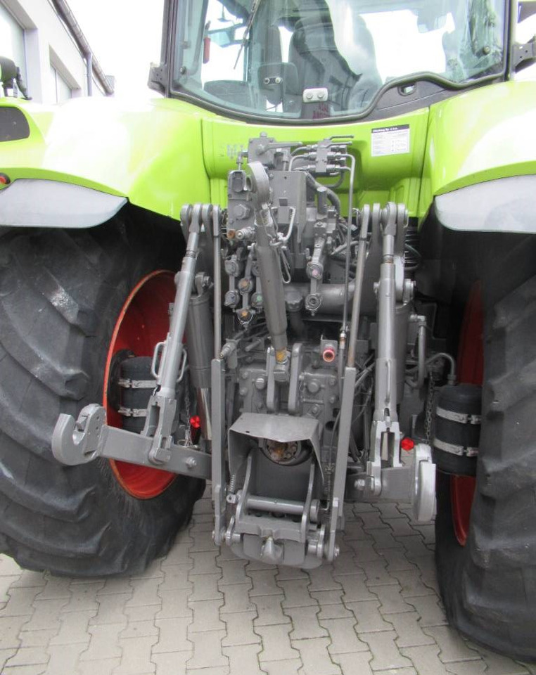 Farm tractor CLAAS Axion 810 CIS