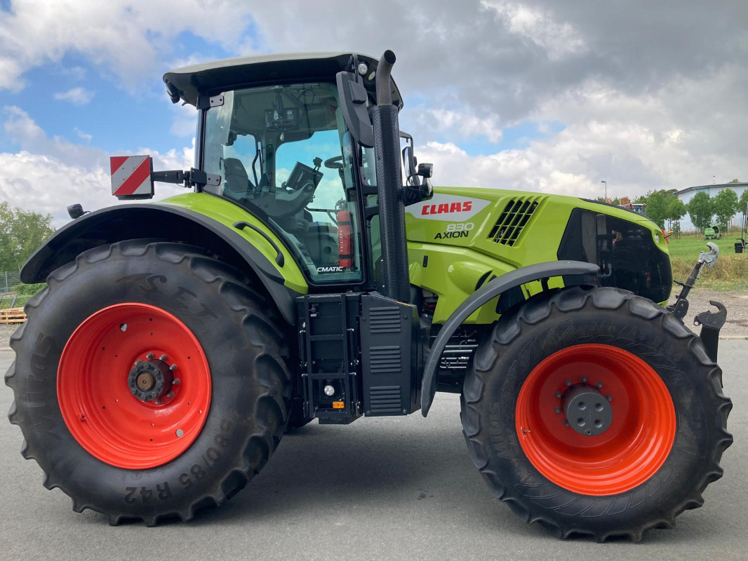 Farm tractor CLAAS Axion 830 CMATIC