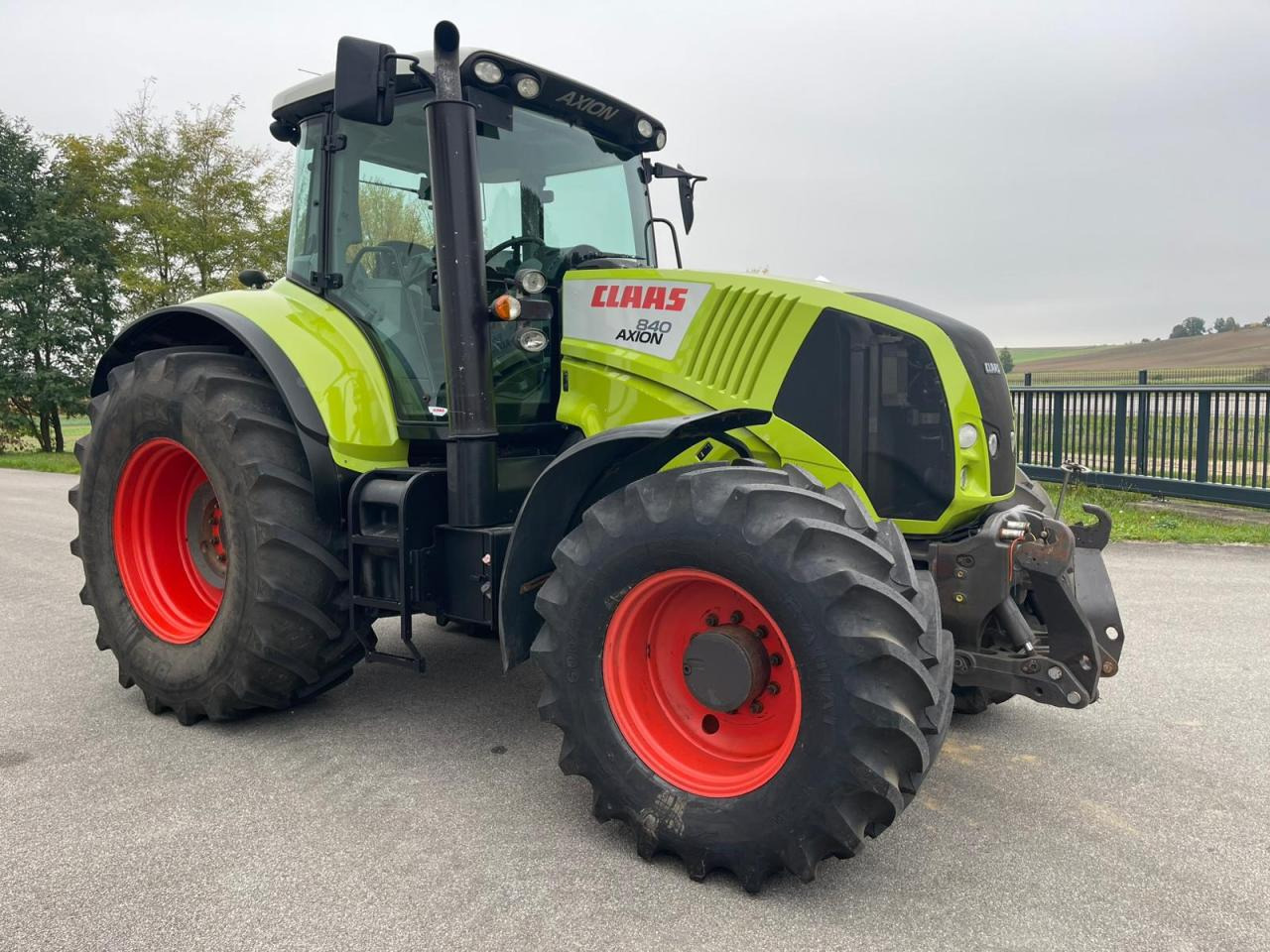 Farm tractor CLAAS Axion 840 CIS Hexashift