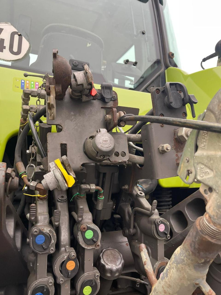 Farm tractor CLAAS Axion 840 CIS Hexashift