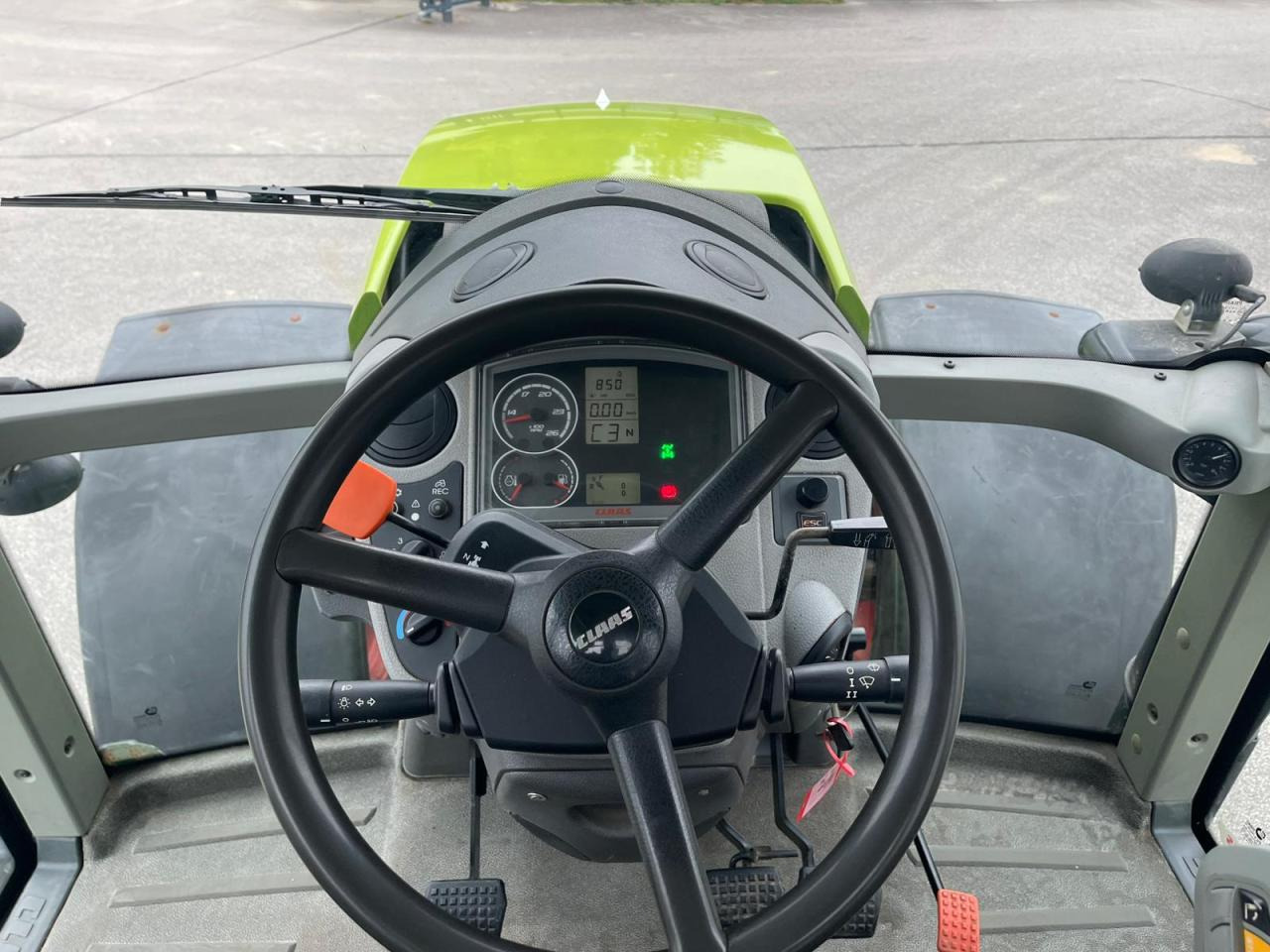 Farm tractor CLAAS Axion 840 CIS Hexashift