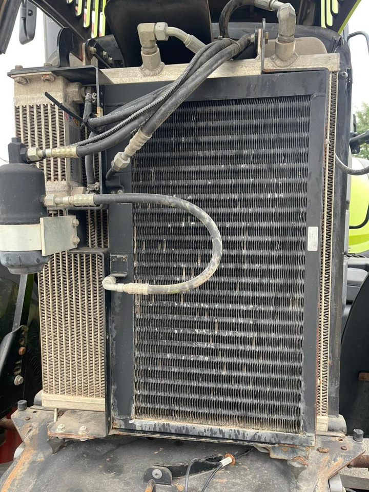 Farm tractor CLAAS Axion 840 CIS Hexashift