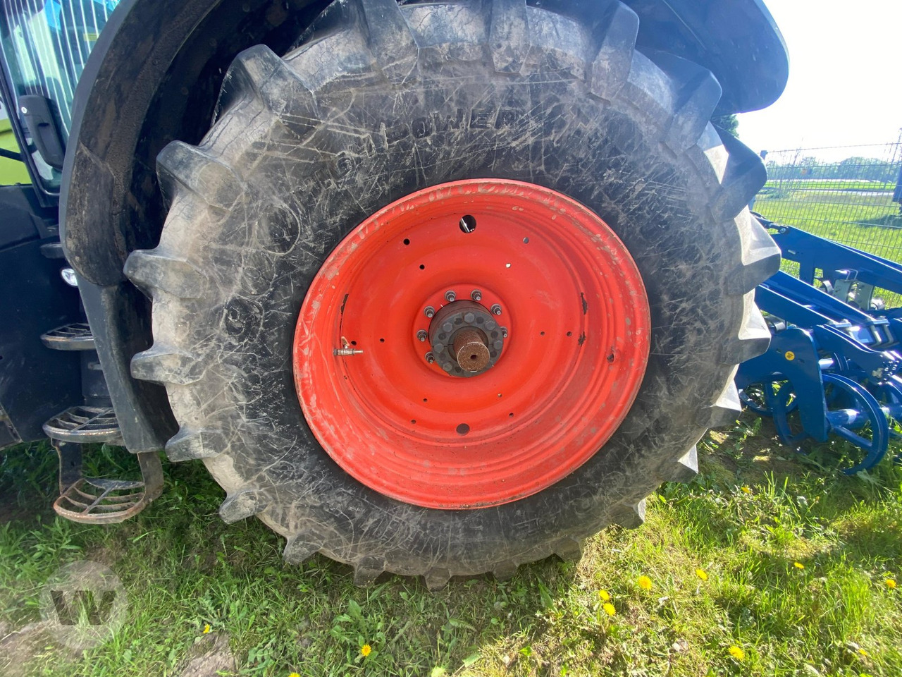 Farm tractor CLAAS Axion 850