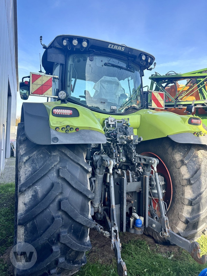 Farm tractor CLAAS Axion 850