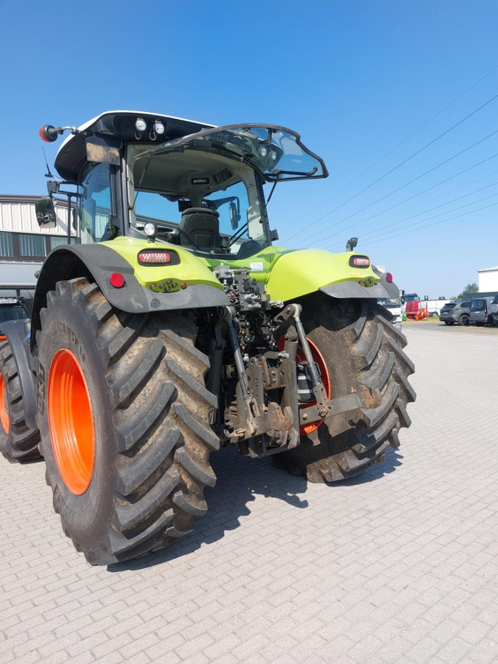 Farm tractor CLAAS Axion 850