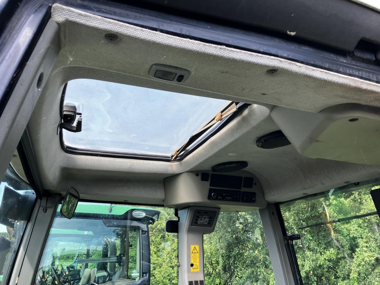 Farm tractor CLAAS Axion 850