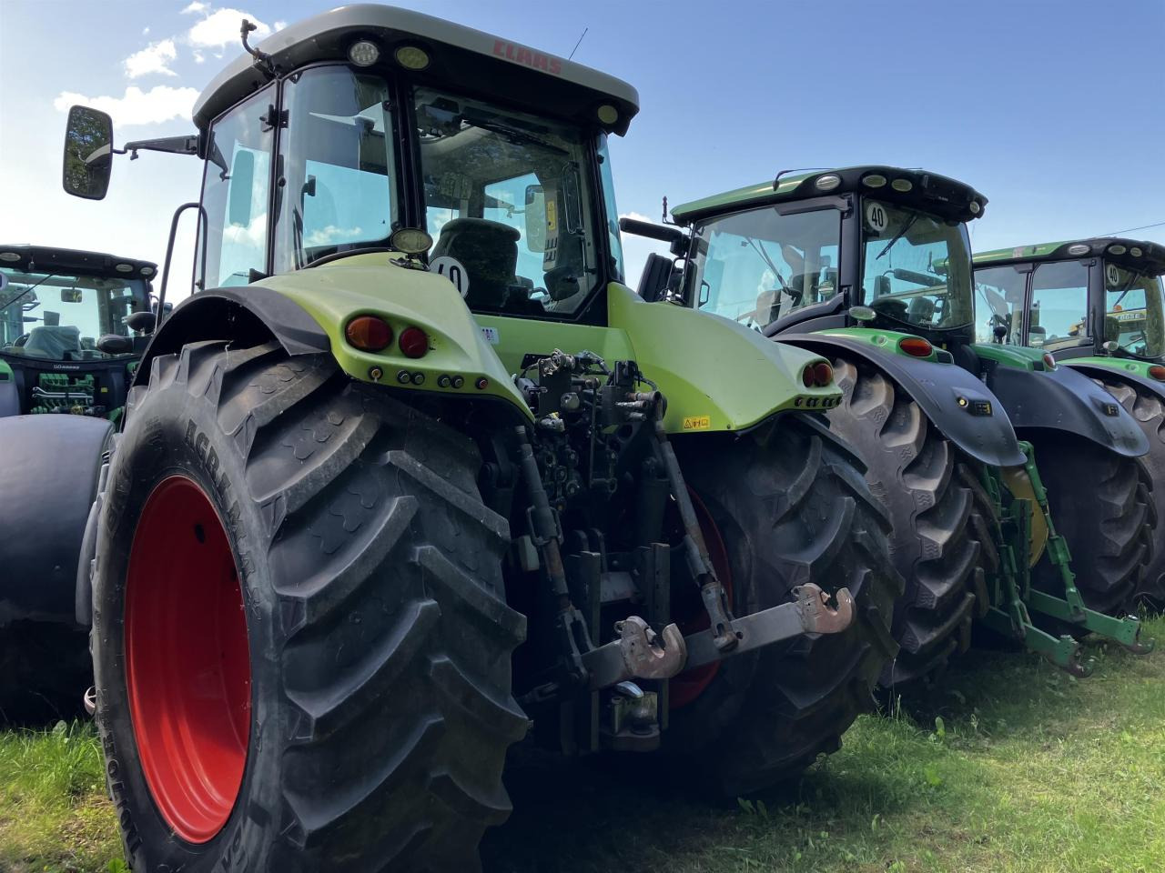Farm tractor CLAAS Axion 850