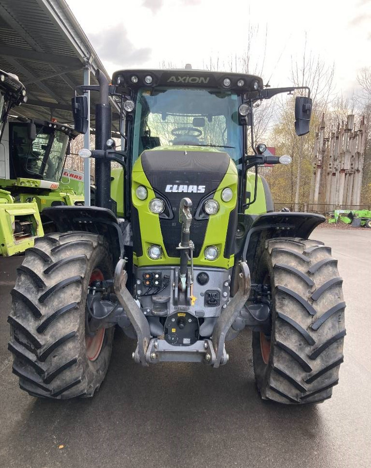 Farm tractor CLAAS Axion 850 Cebis