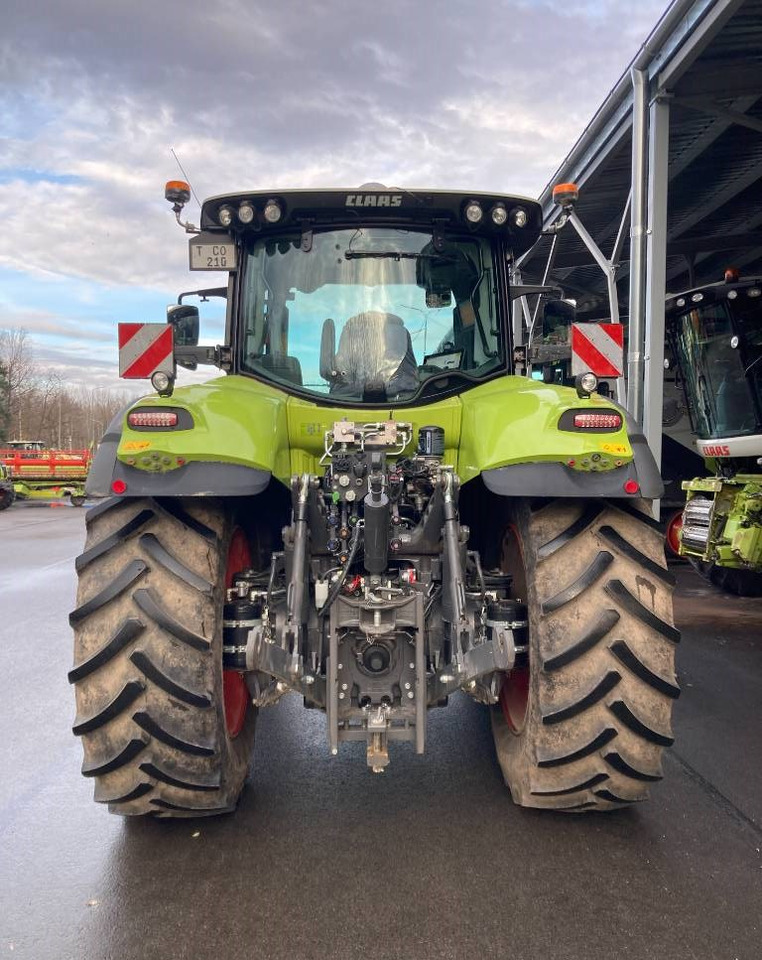 Farm tractor CLAAS Axion 850 Cebis