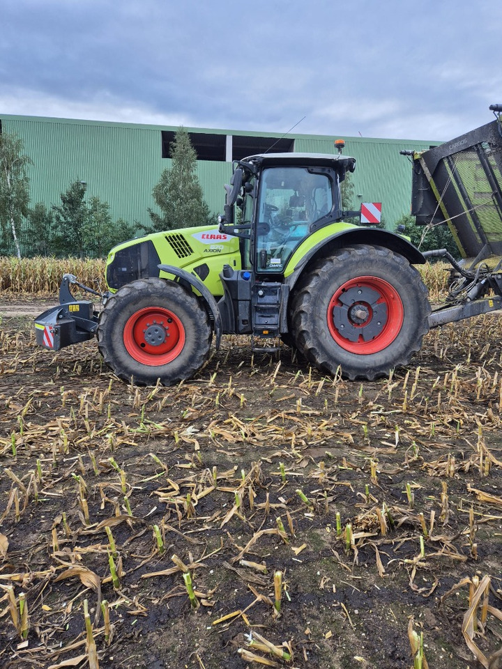 Farm tractor CLAAS Axion 870