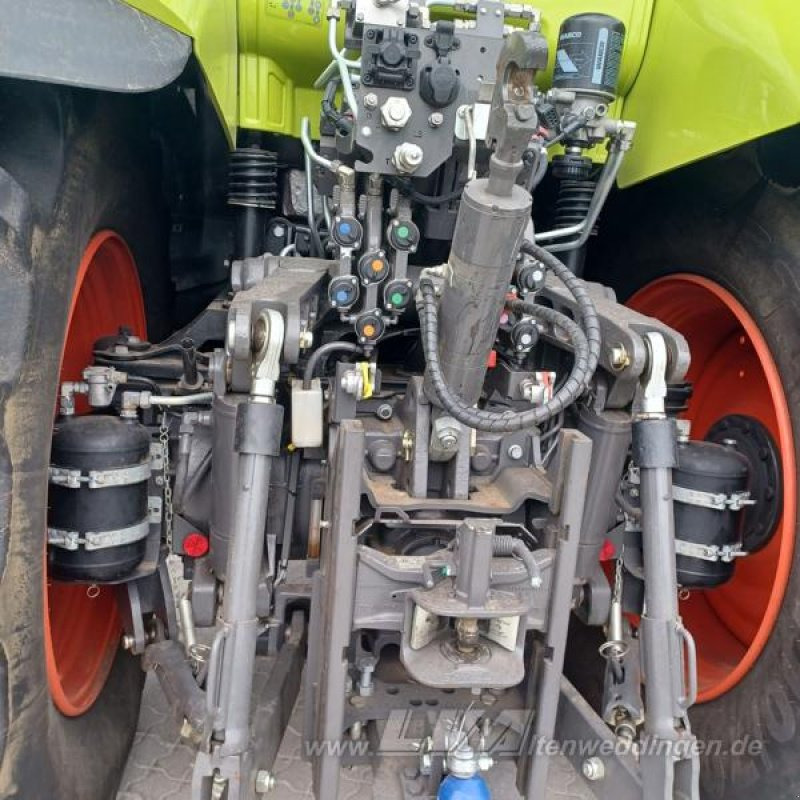 Farm tractor CLAAS Axion 870
