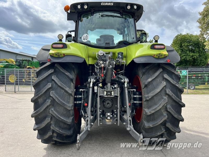 Farm tractor CLAAS Axion 870