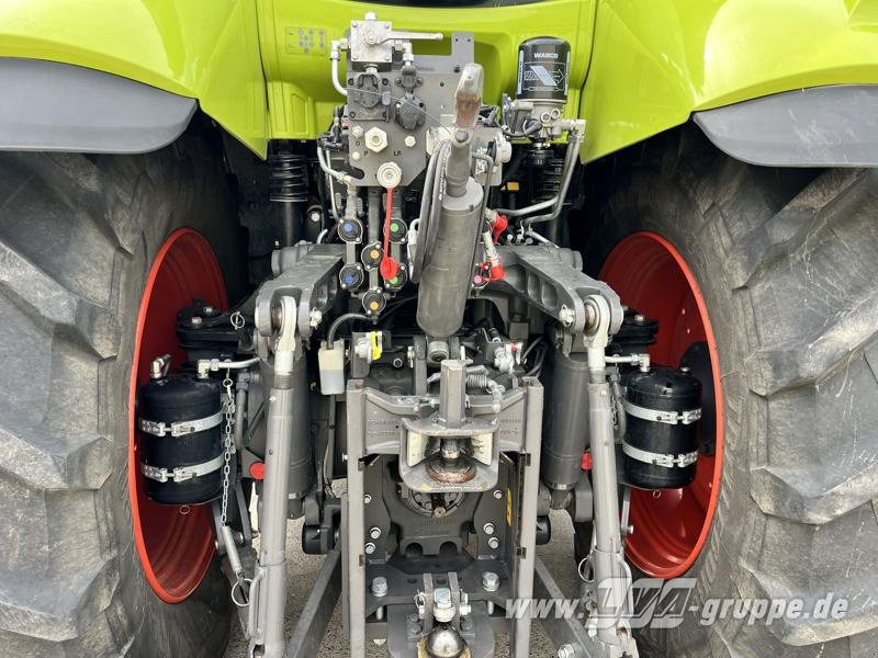 Farm tractor CLAAS Axion 870