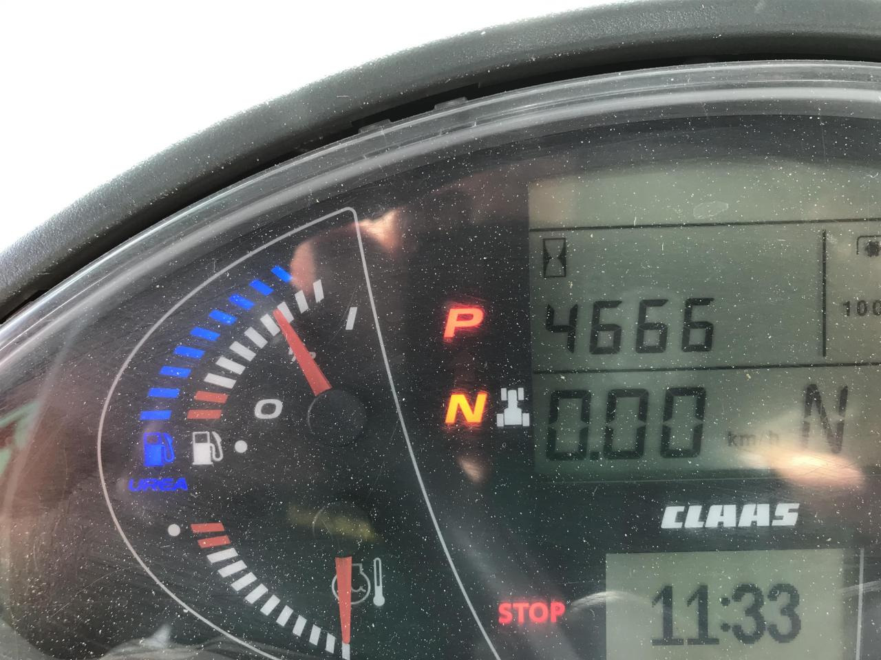 Farm tractor CLAAS Axion 870