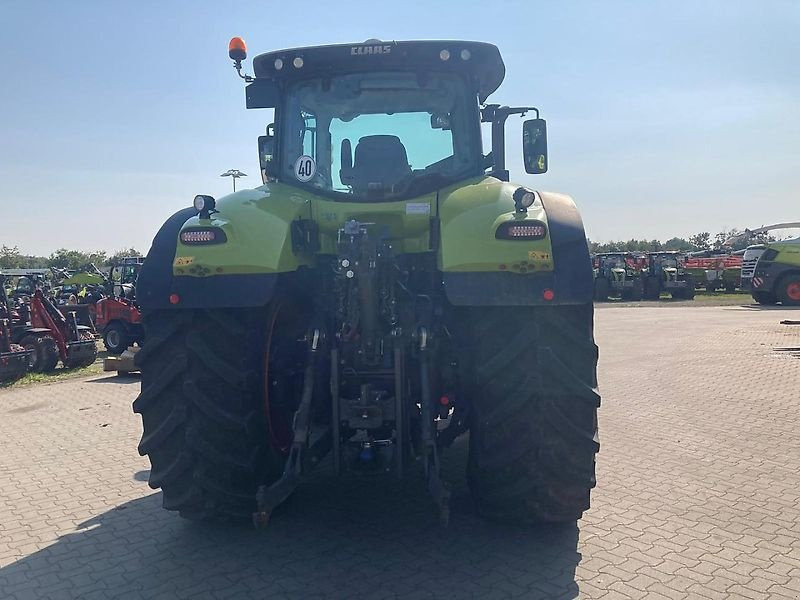 Farm tractor CLAAS Axion 930