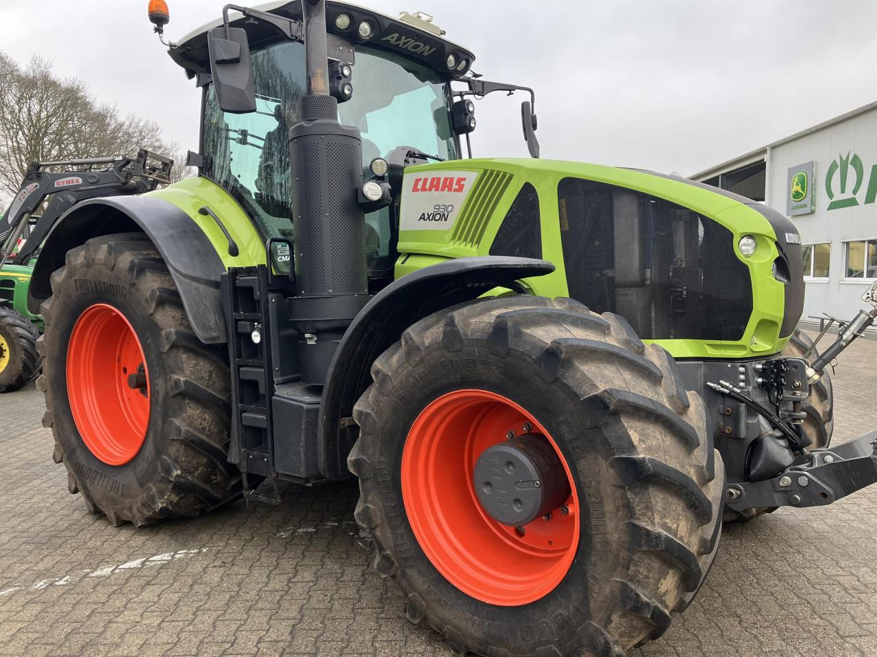 Farm tractor CLAAS Axion 930