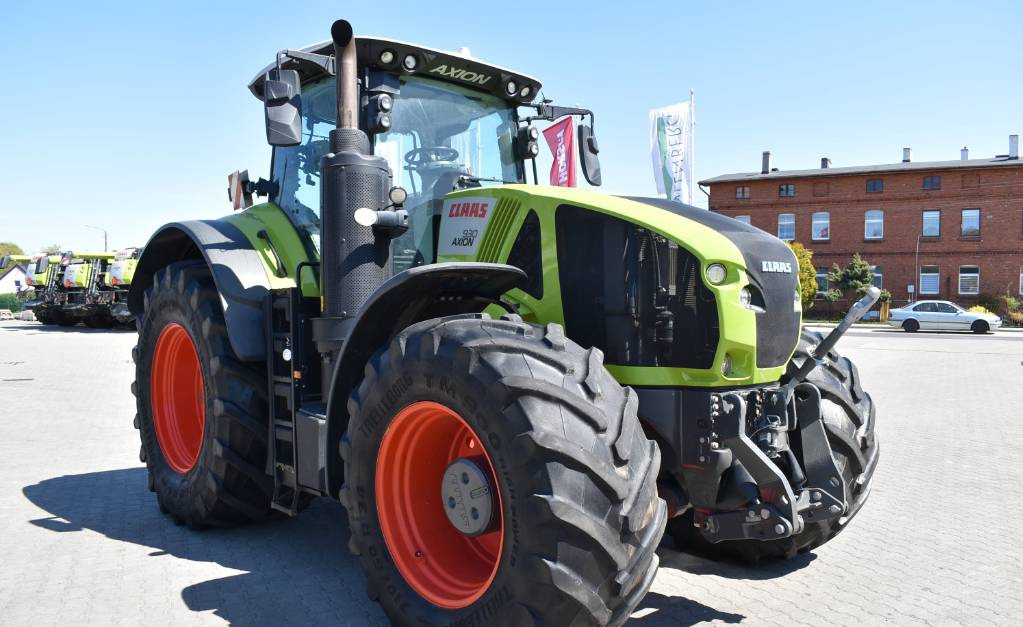 Farm tractor CLAAS Axion 930 CMATIC