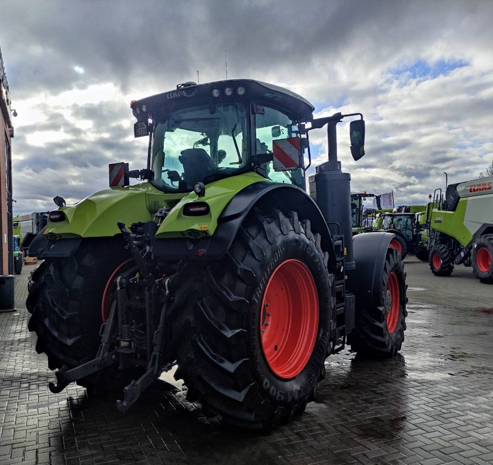 Farm tractor CLAAS Axion 930 Cmatic