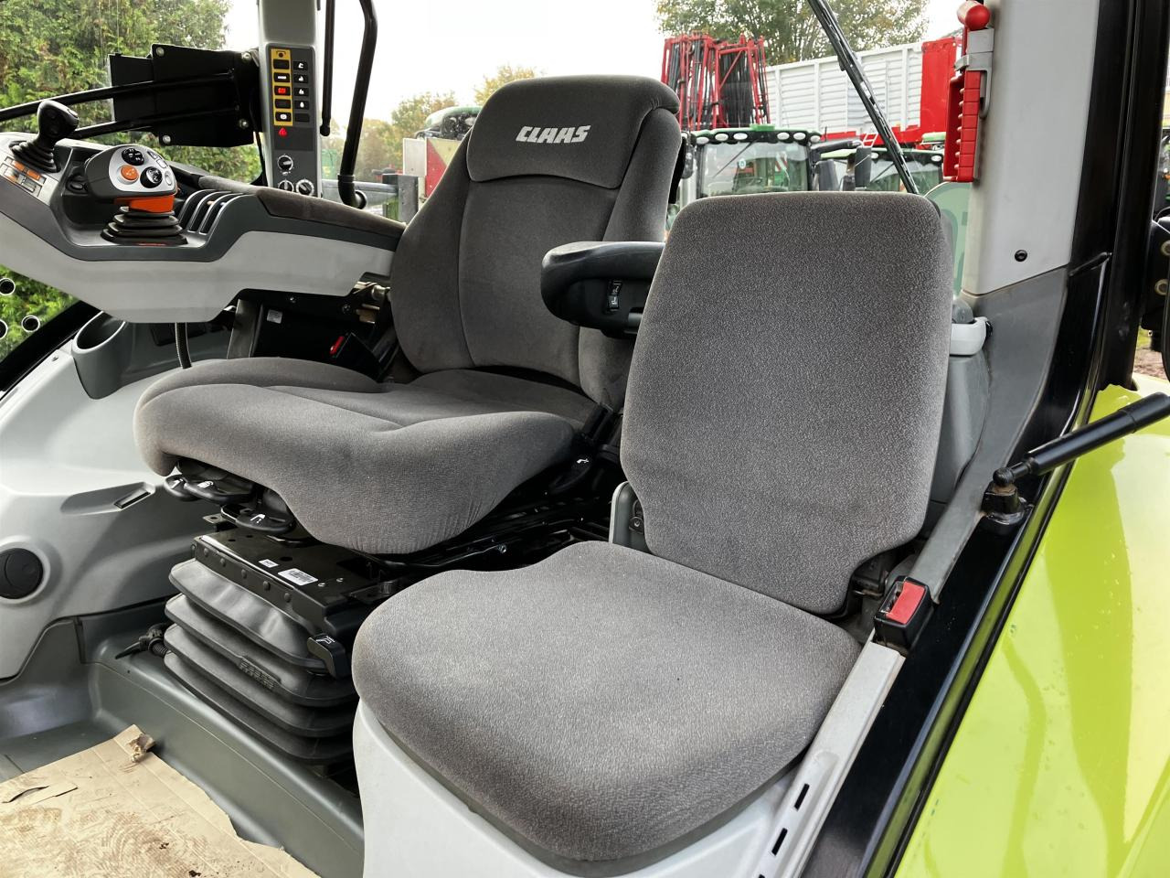 Farm tractor CLAAS Axion 950
