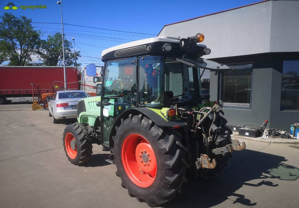 Farm tractor CLAAS Nexos 240F