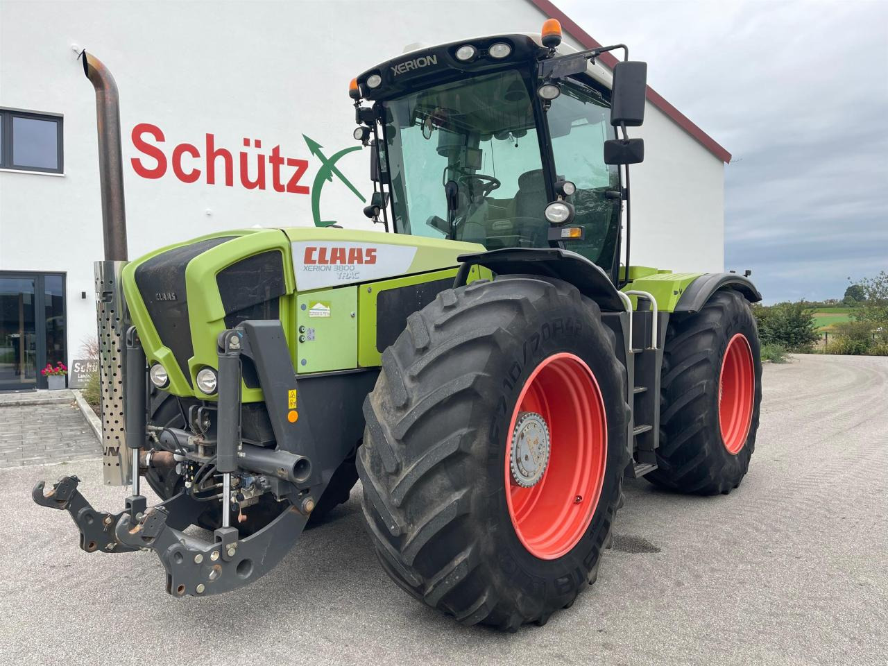 Farm tractor CLAAS Xerion 3800 Trac PTO mit GPS S3 mit Frontkraftheber und Heckzapfwelle, kommt vom Erstbesitzer, gepfl