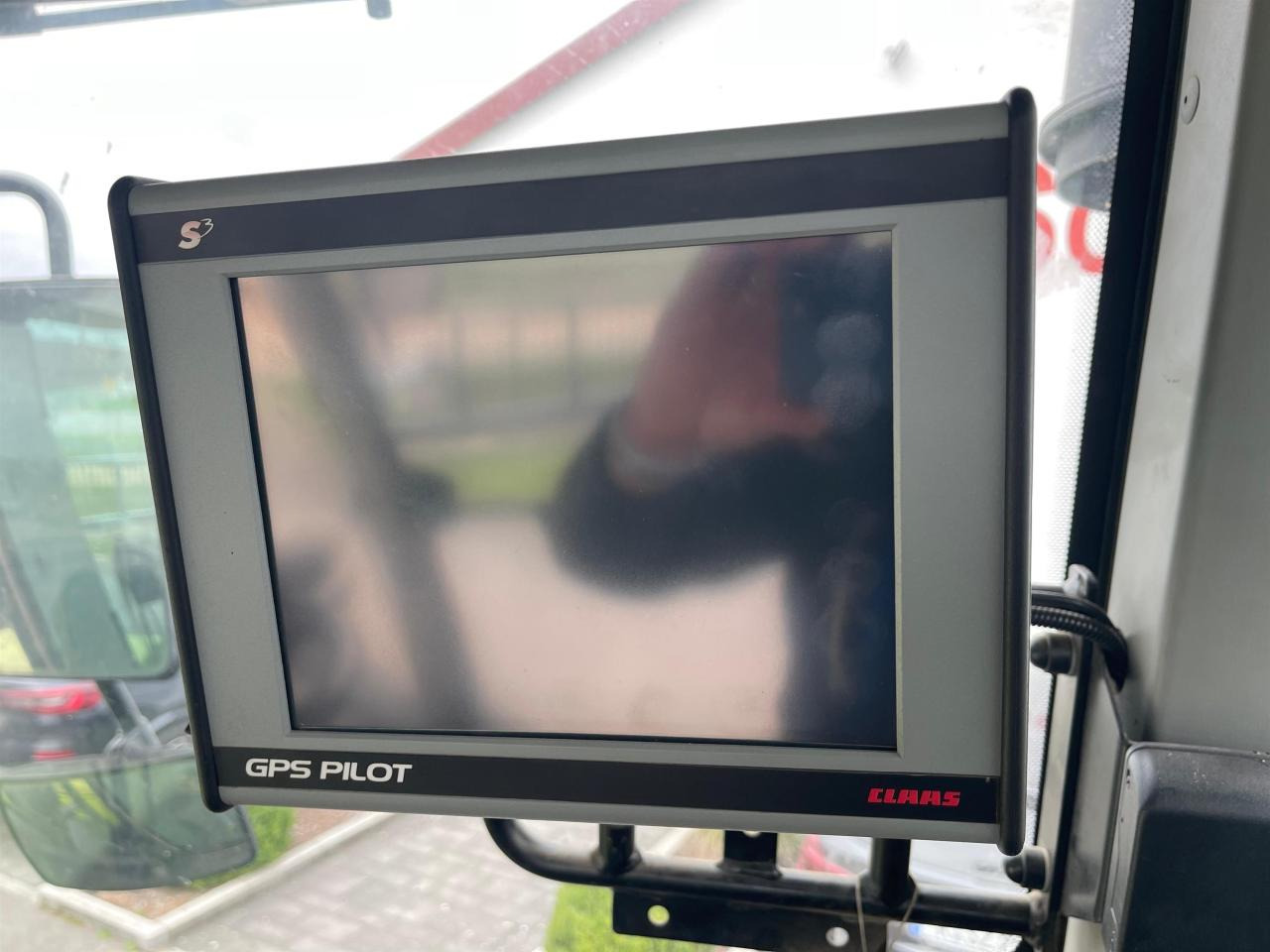 Farm tractor CLAAS Xerion 3800 Trac PTO mit GPS S3 mit Frontkraftheber und Heckzapfwelle, kommt vom Erstbesitzer, gepfl