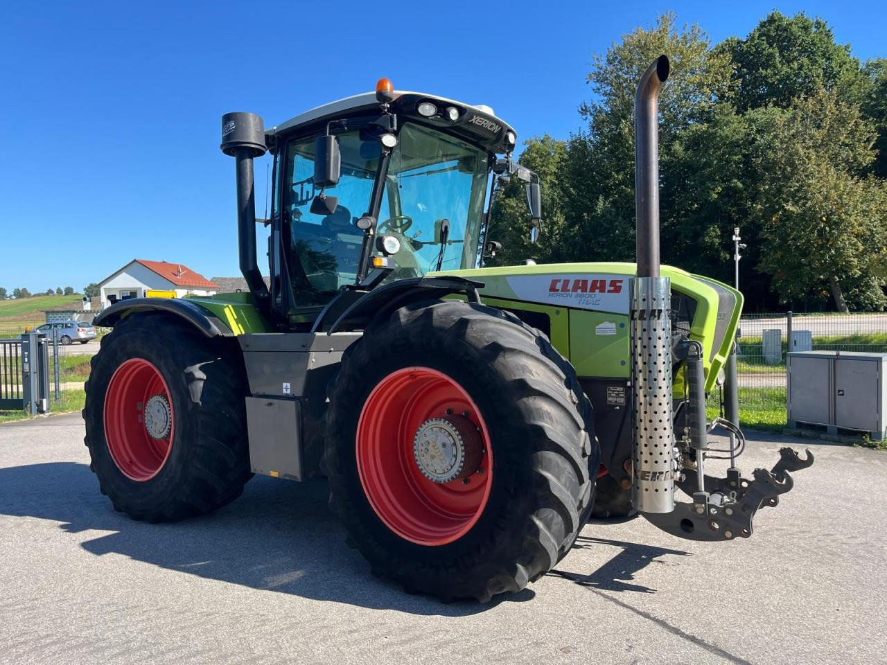 Farm tractor CLAAS Xerion 3800 Trac PTO mit GPS S3 mit Frontkraftheber und Heckzapfwelle, kommt vom Erstbesitzer, gepfl