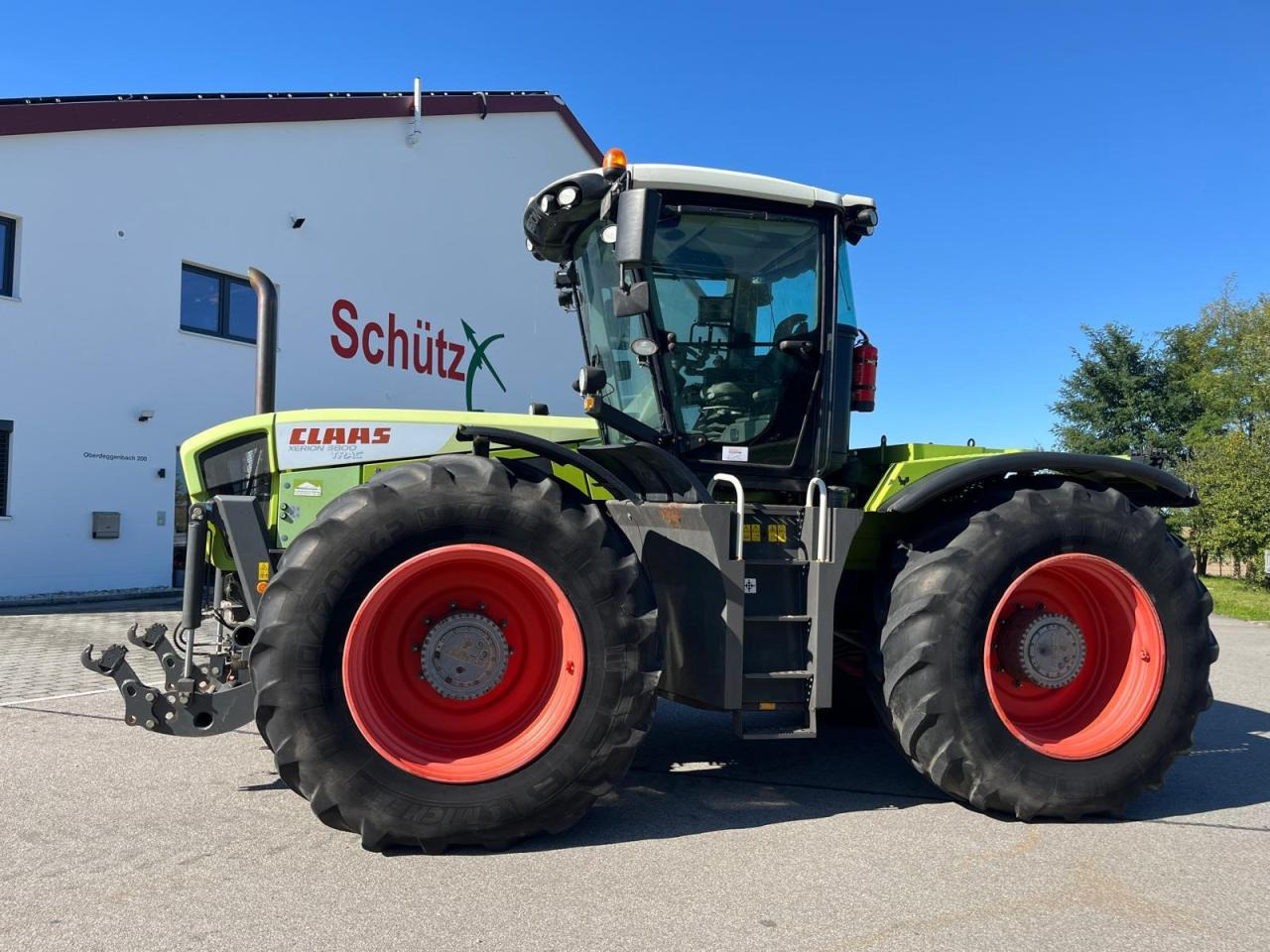 Farm tractor CLAAS Xerion 3800 Trac PTO mit GPS S3 mit Frontkraftheber und Heckzapfwelle, kommt vom Erstbesitzer, gepfl