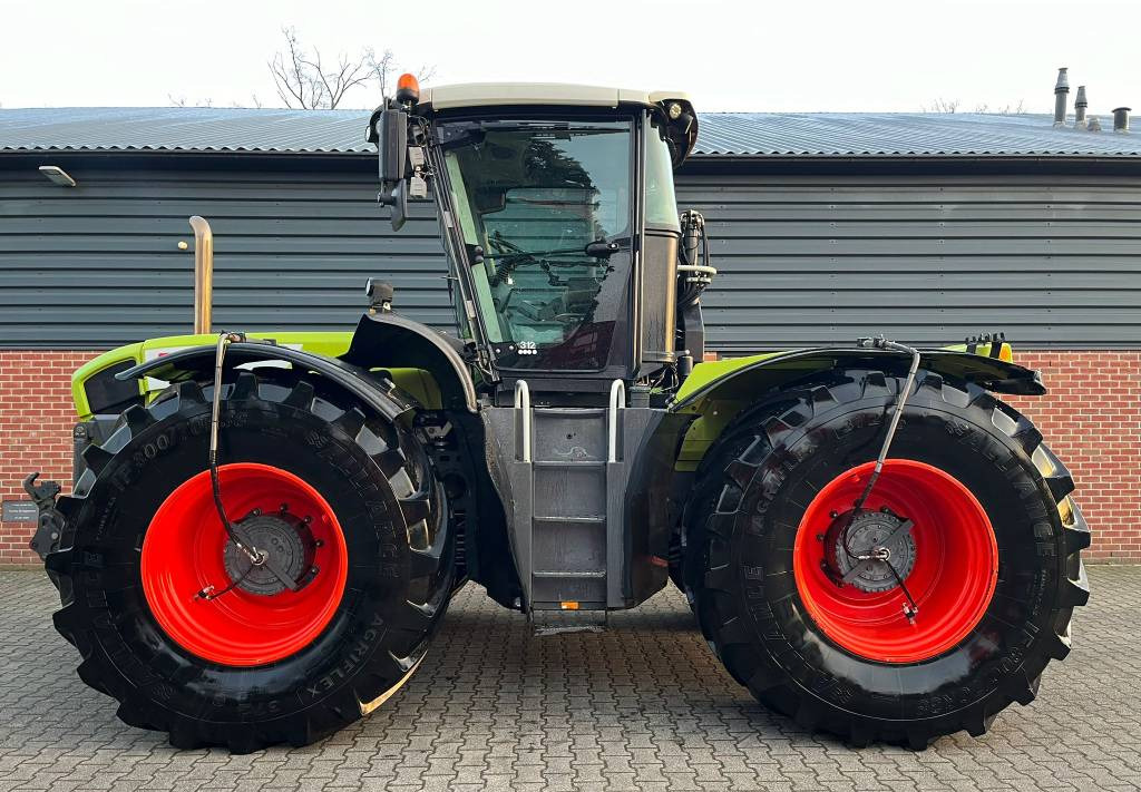 Farm tractor CLAAS Xerion 3800 Trac VC