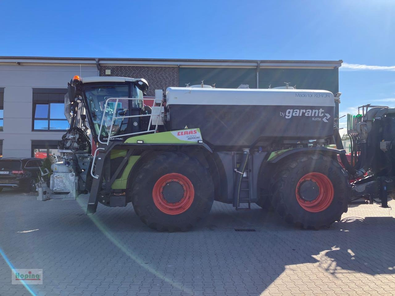 Farm tractor CLAAS Xerion 4000 Saddle Trac Gülletechnik