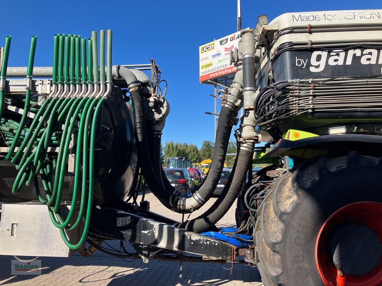 Farm tractor CLAAS Xerion 4000 Saddle Trac Gülletechnik