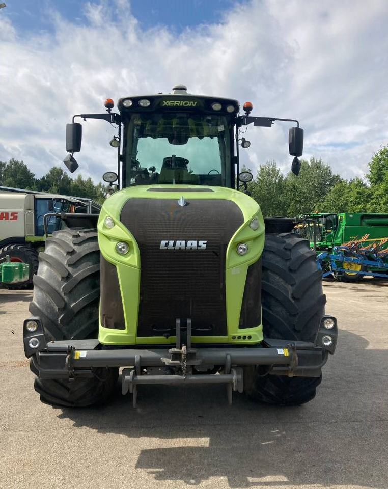 Farm tractor CLAAS Xerion 4000 Trac VC