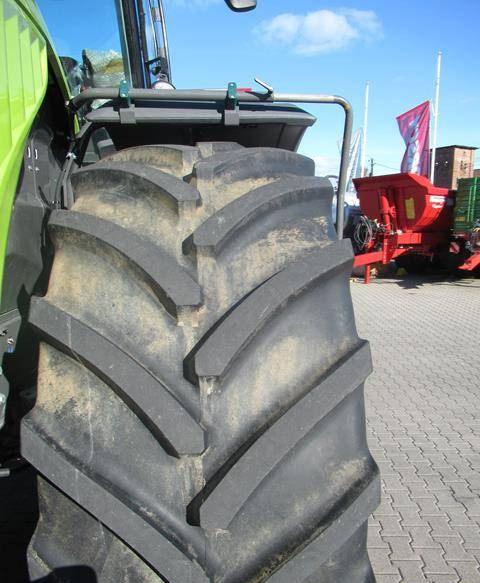 Farm tractor CLAAS Xerion 5000 Trac