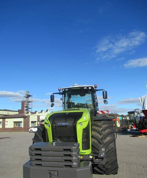 Farm tractor CLAAS Xerion 5000 Trac